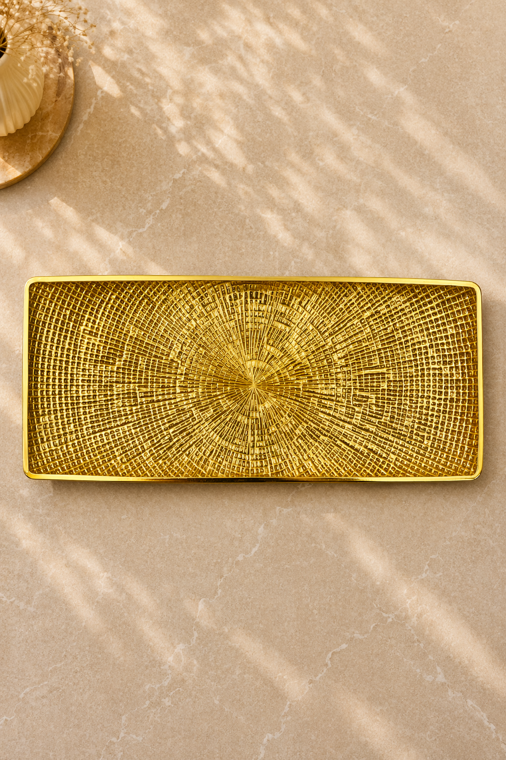 Elunne Royal Meridian light-shifting gold tray 